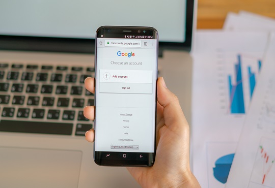 DeepSeek Risks Removal from Apple, Google App Stores in Germany